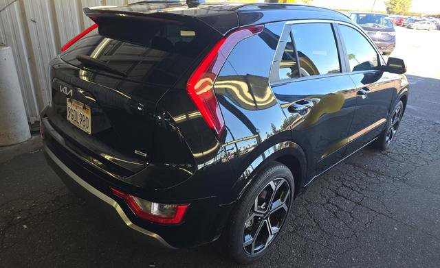 Used 2023 Kia Niro EX Touring image 3