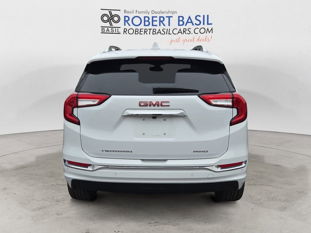 Used 2023 GMC Terrain Denali w/ Denali Premium Package image 4