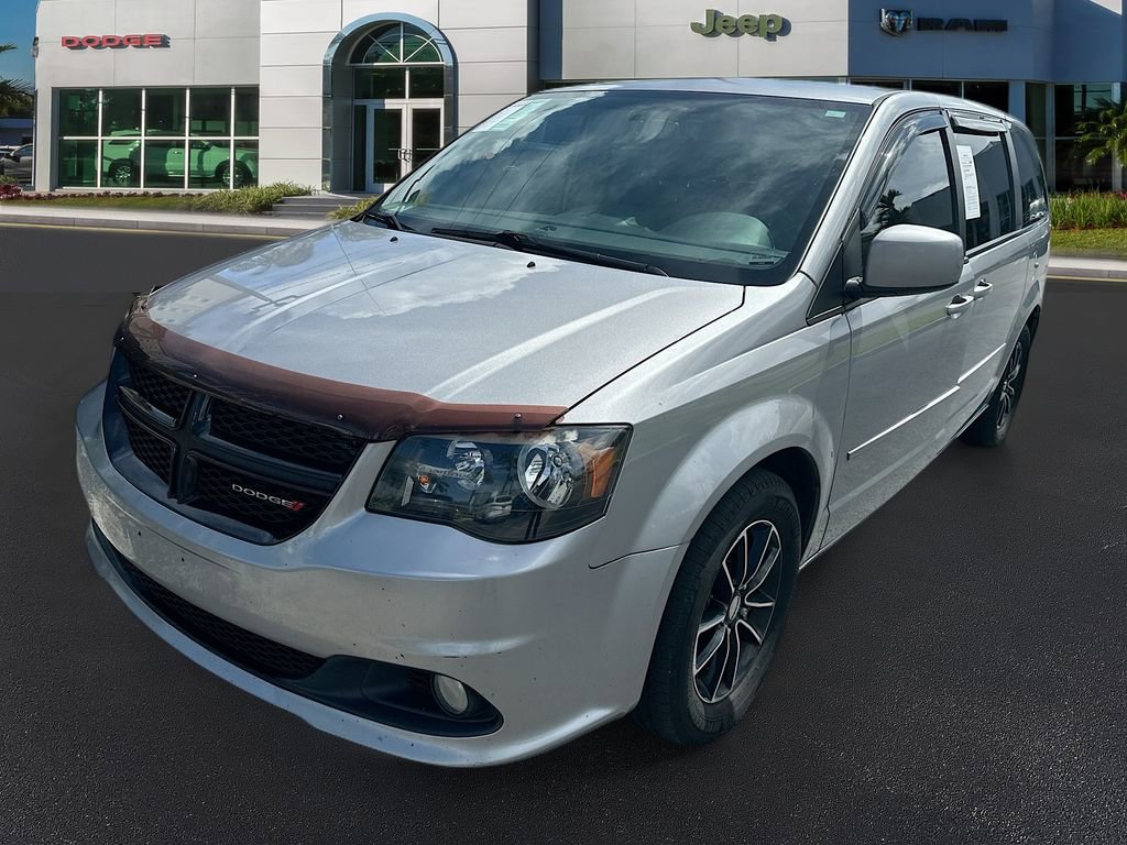 Used 2017 Dodge Grand Caravan SXT w/ Blacktop Package image 3