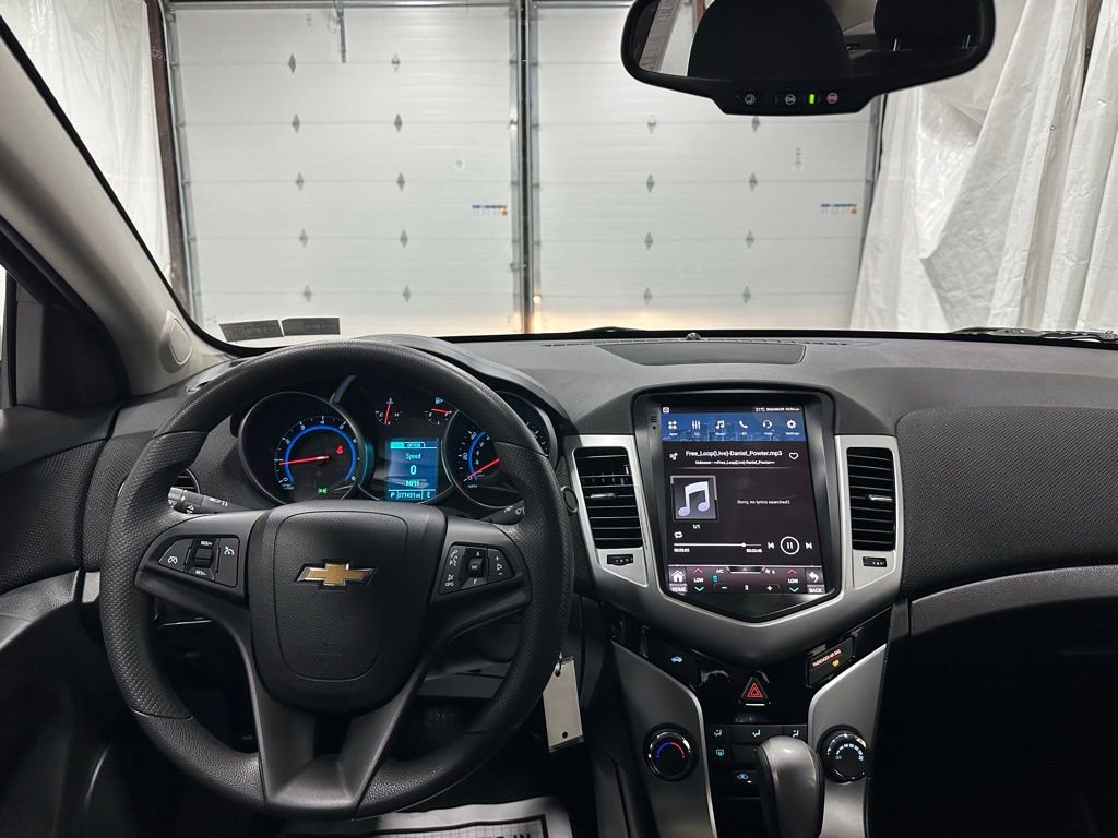 Used 2015 Chevrolet Cruze LT FWD image 16
