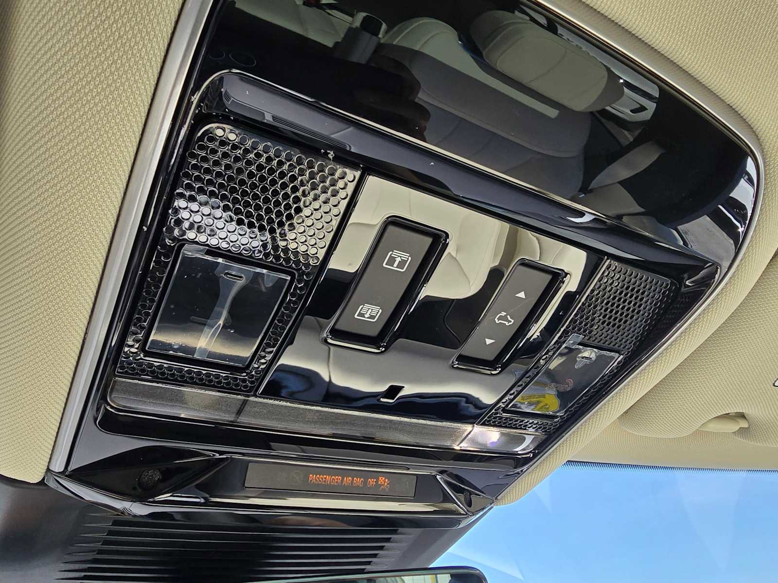 New 2025 Land Rover Range Rover SE image 34