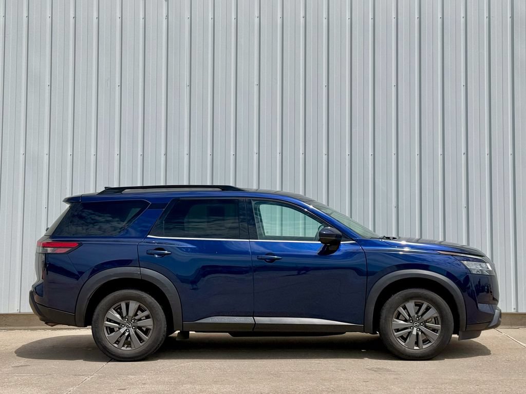 Used 2022 Nissan Pathfinder SV AWD/4WD image 7