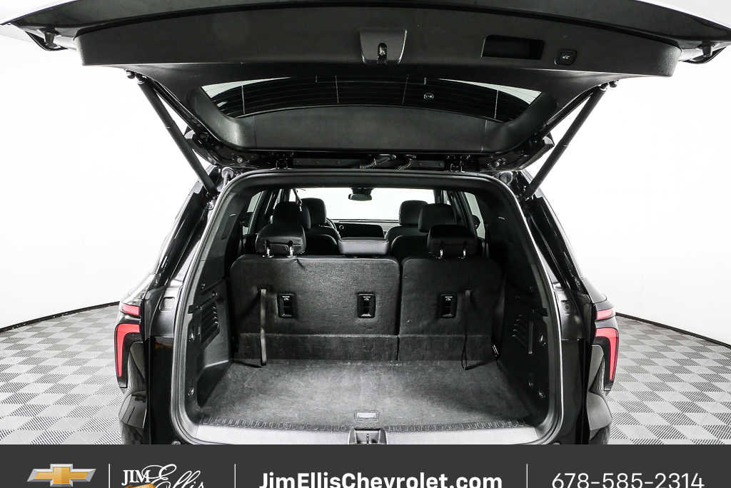 Used 2025 Chevrolet Traverse LT FWD image 29