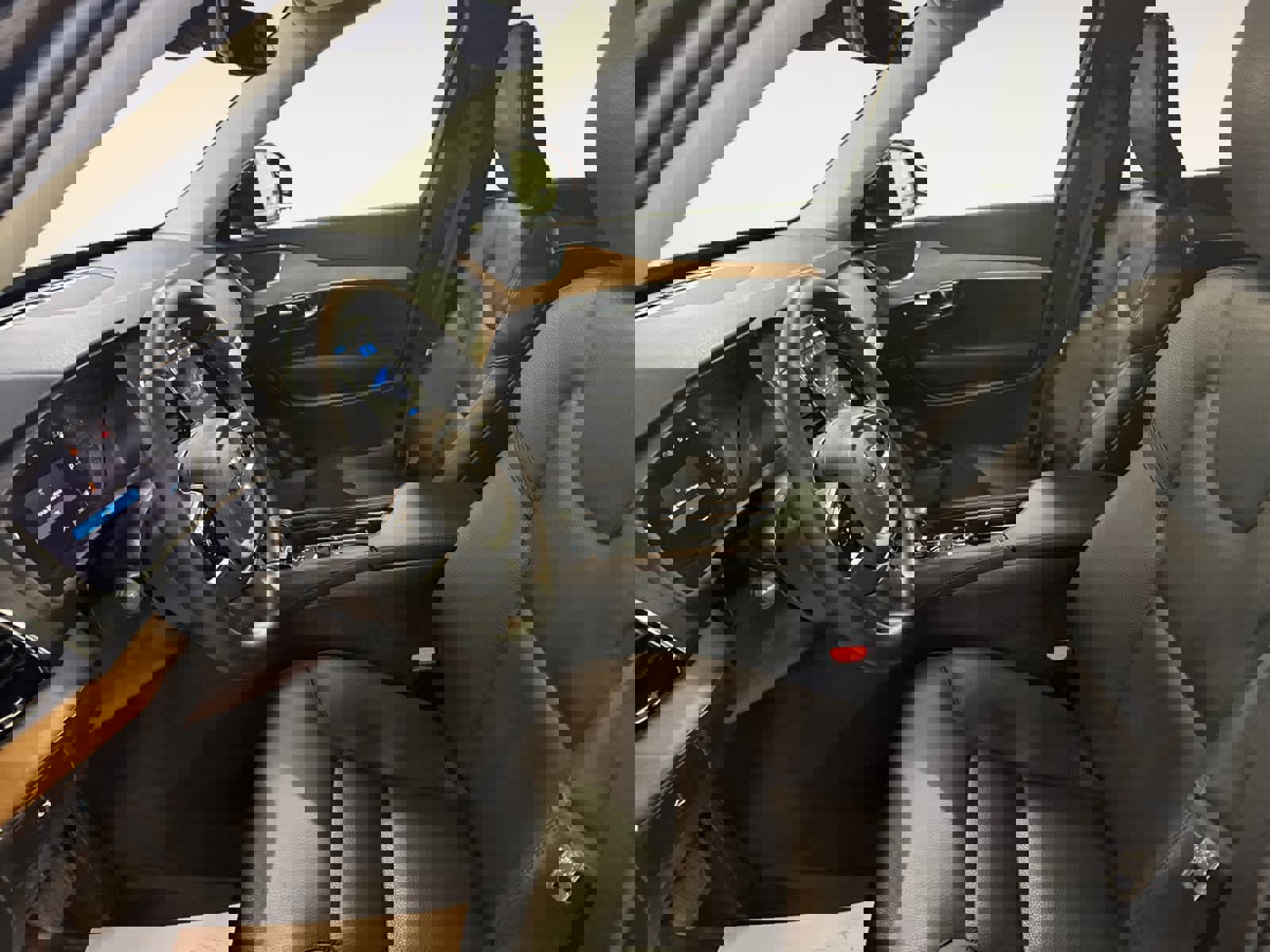 Used 2024 Volvo XC90 B6 Plus w/ Protection Package Premier image 13