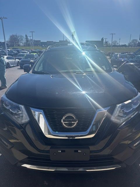 Used 2018 Nissan Rogue SL w/ Premium Package image 2