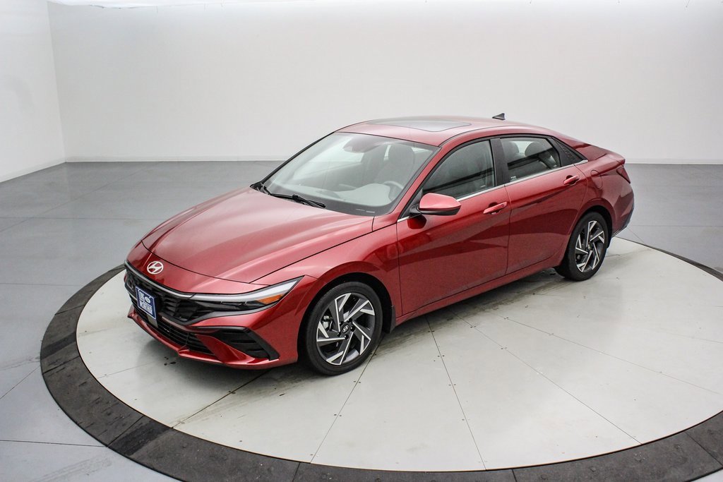Used 2025 Hyundai Elantra SEL image 8