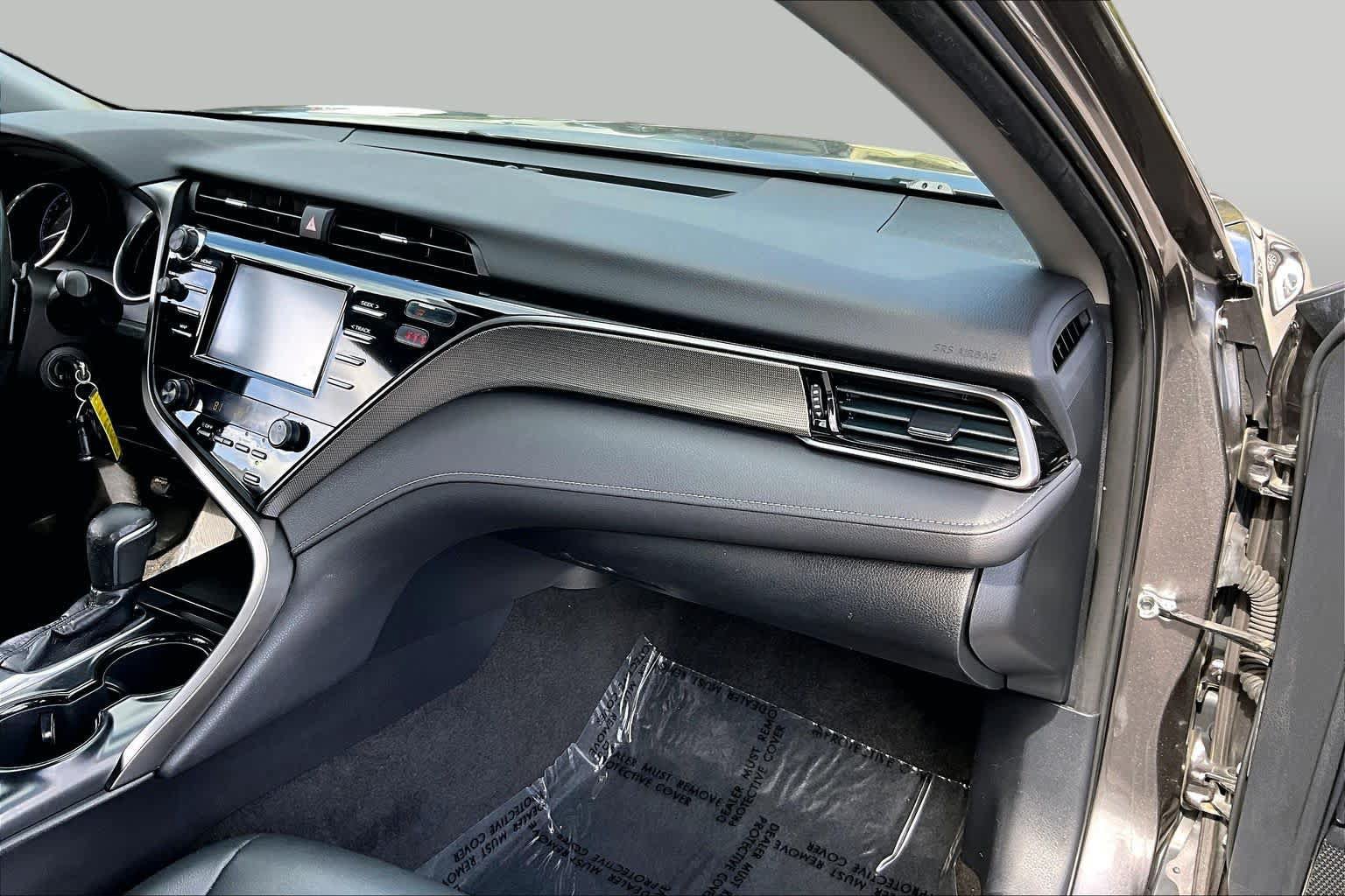 Used 2019 Toyota Camry SE FWD image 18