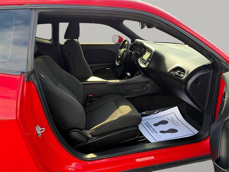 Used 2015 Dodge Challenger SXT RWD image 21
