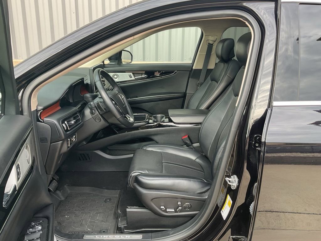 Used 2023 Lincoln Nautilus Reserve w/ Equipment Group 202A image 8