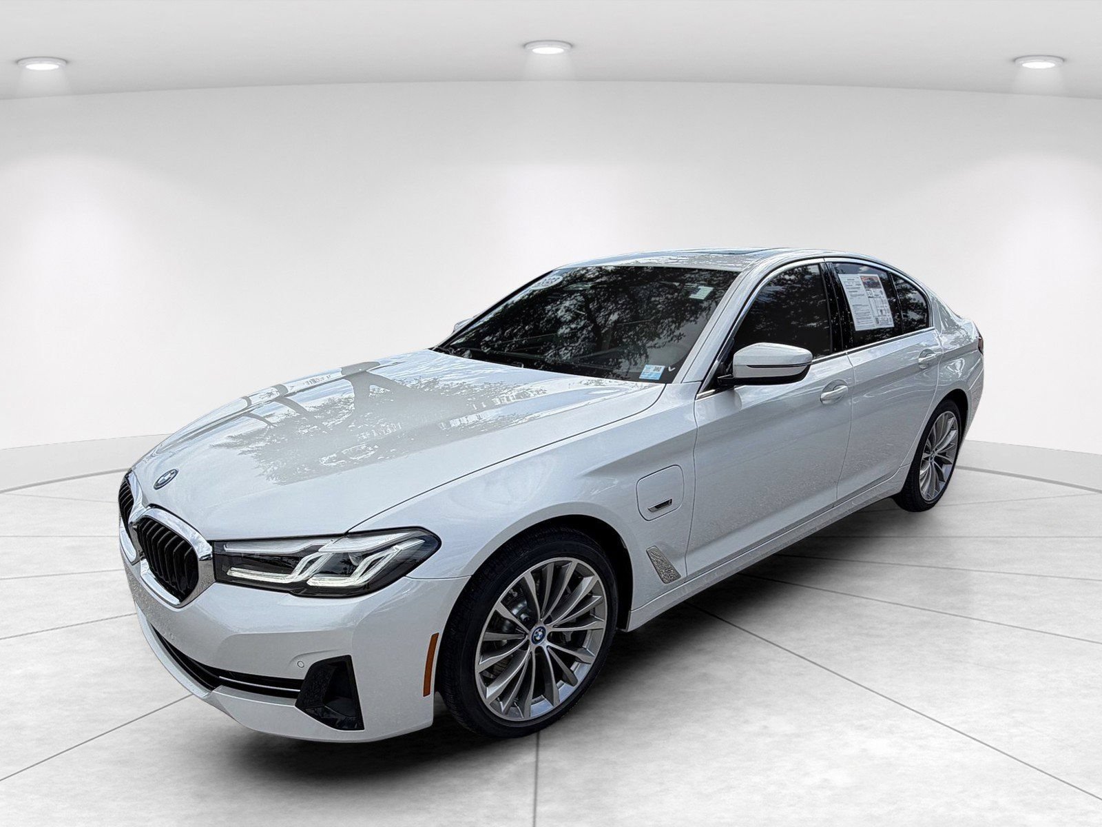 Certified 2023 BMW 530e w/ Premium Package RWD image 8