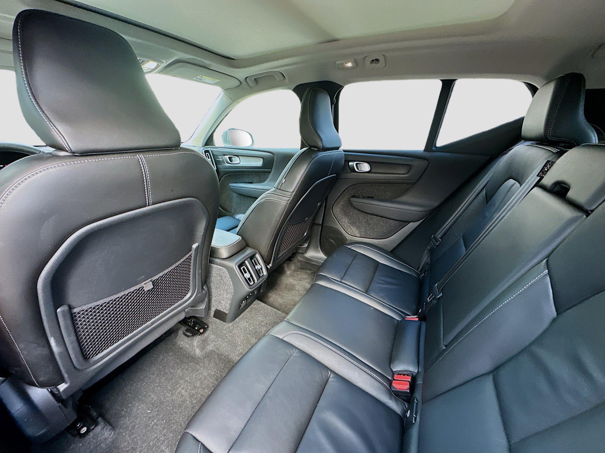 Used 2023 Volvo XC40 B5 Ultimate w/ Protection Package Premier image 24