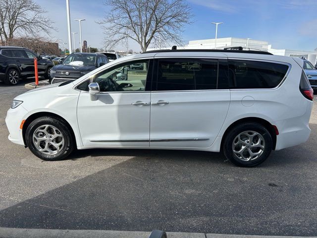 Used 2022 Chrysler Pacifica Limited w/ Uconnect Theater Family Group AWD/4WD image 4
