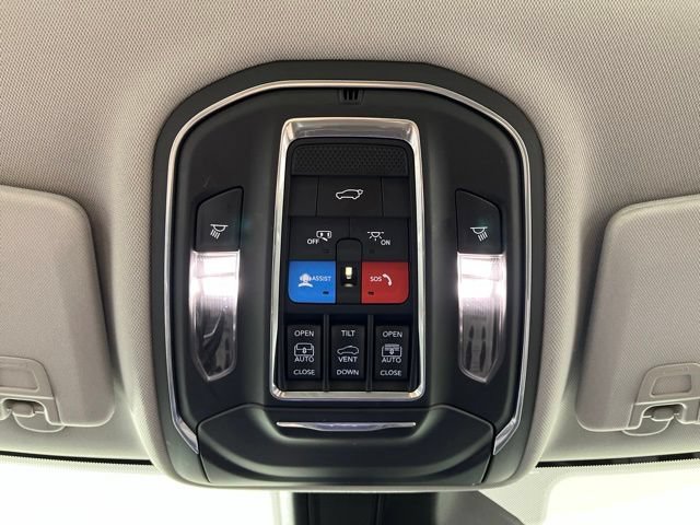 Used 2022 Jeep Grand Cherokee Limited AWD/4WD image 36