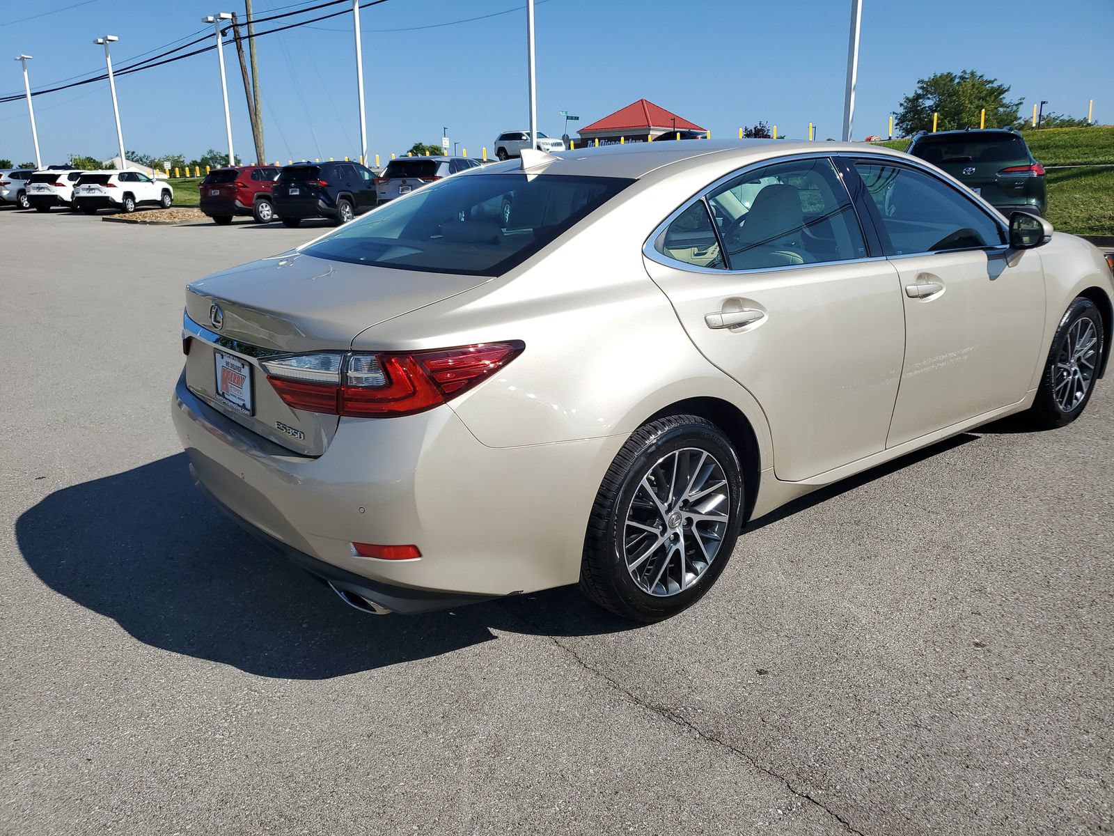 Used 2017 Lexus ES 350 w/ Premium Package FWD image 4