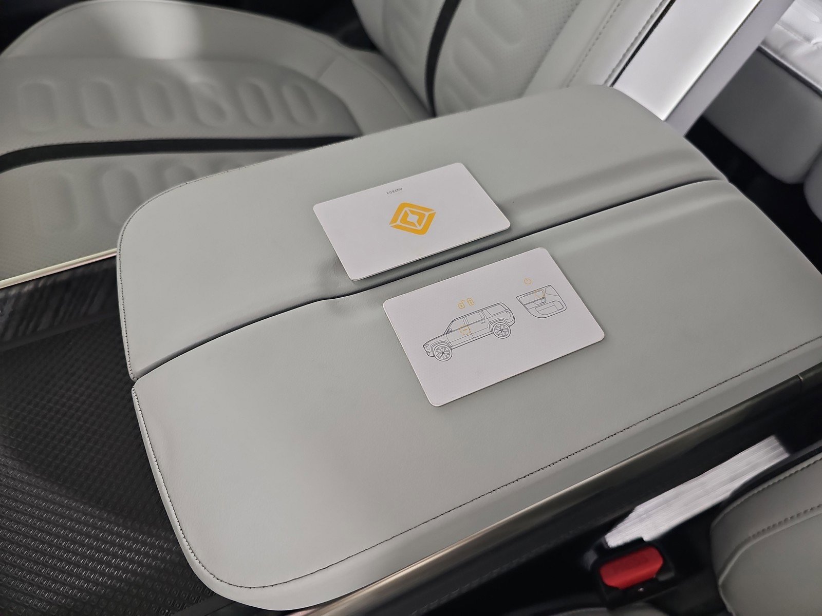 Used 2024 Rivian R1S Adventure image 30