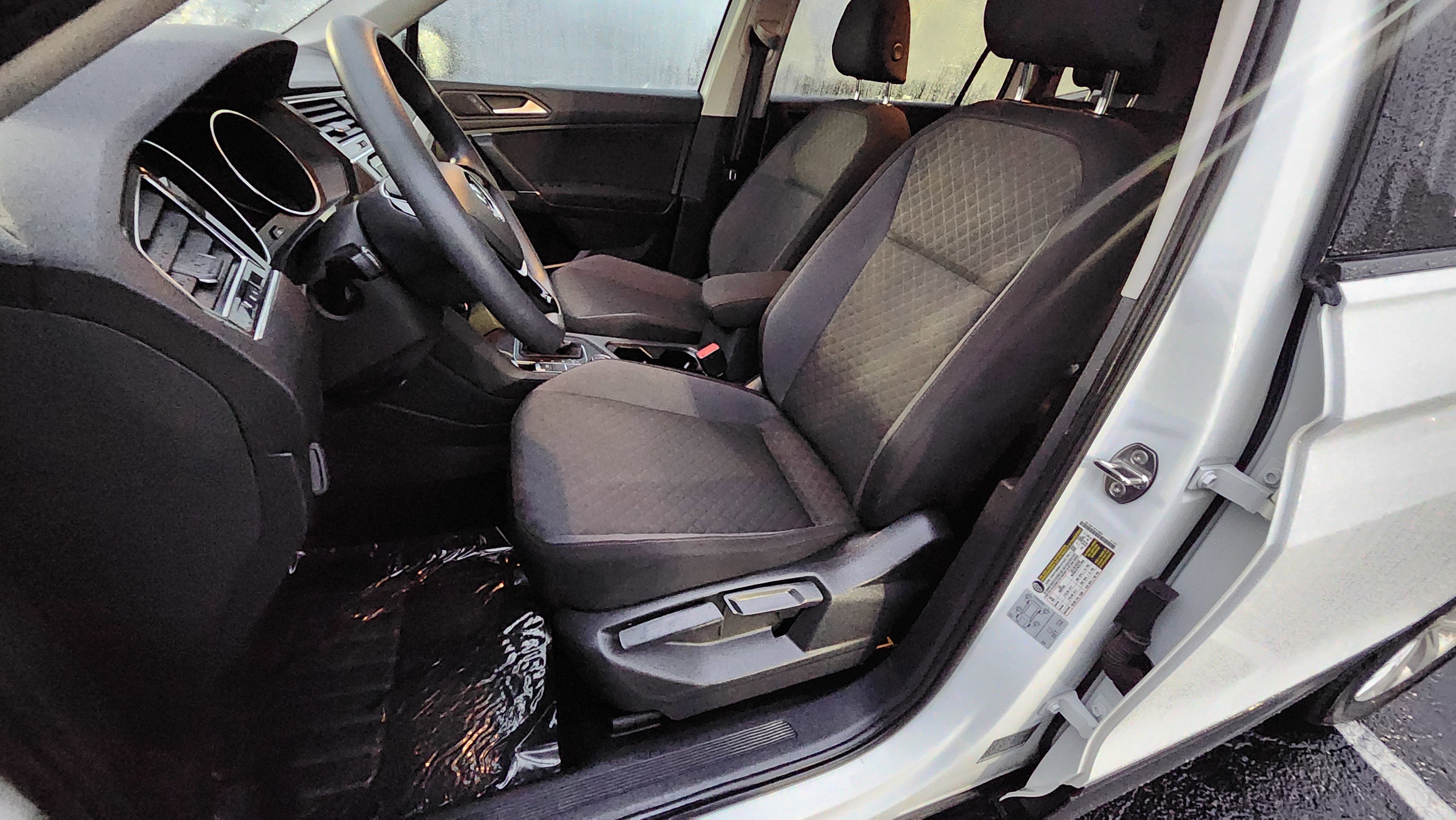 Used 2020 Volkswagen Tiguan S image 21