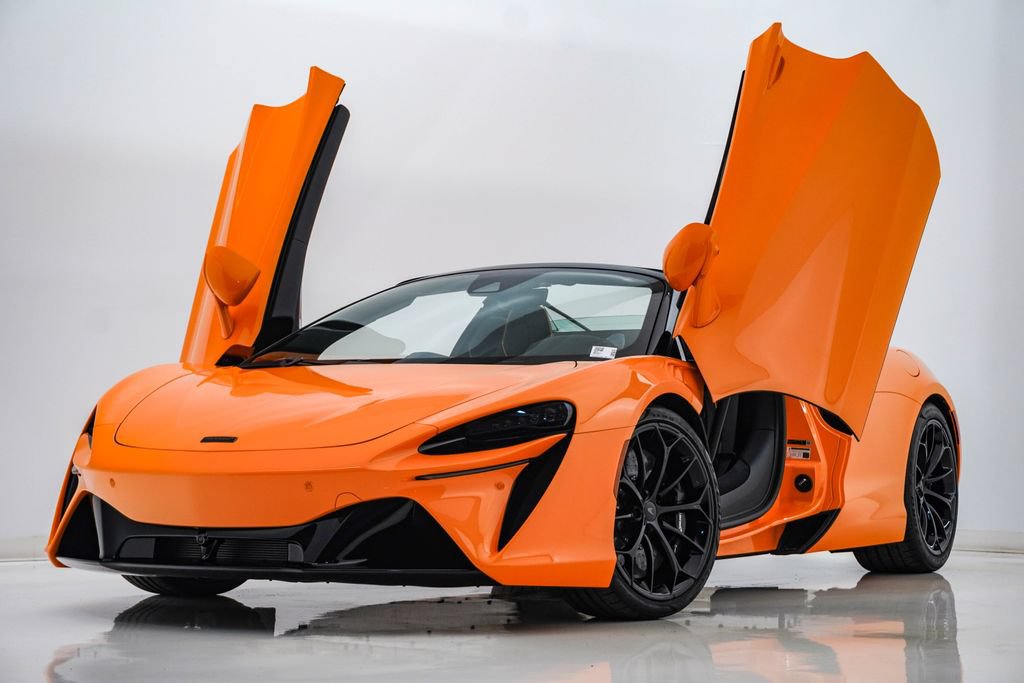 Used 2026 McLaren Artura Spider RWD image 6