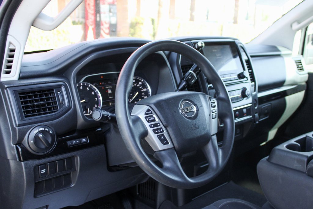 Used 2022 Nissan Titan SV image 16