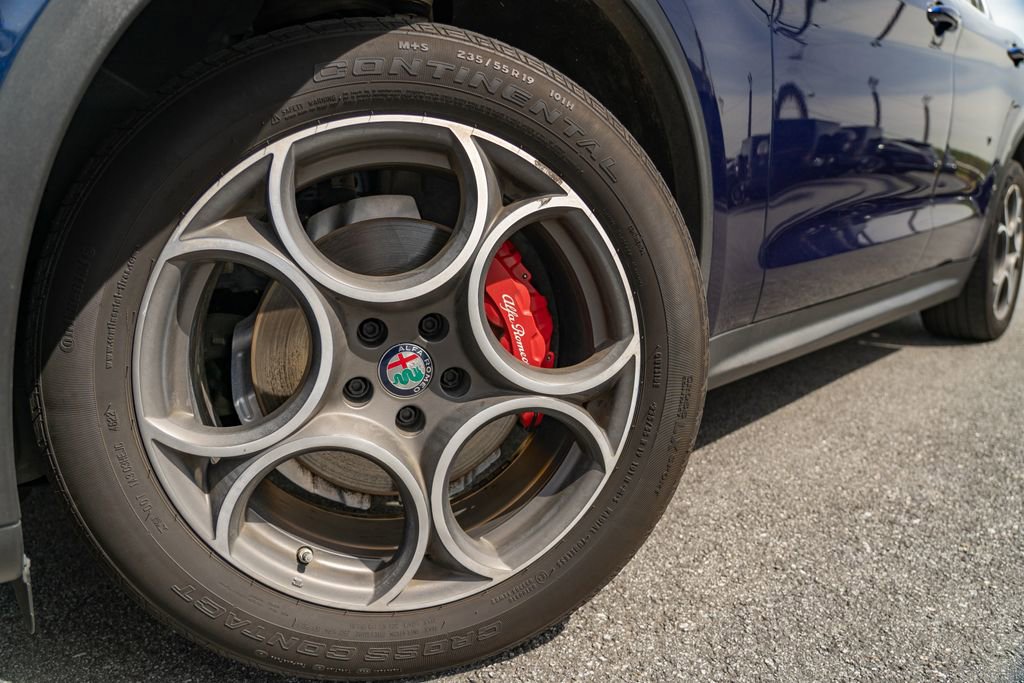 Used 2018 Alfa Romeo Stelvio AWD image 3