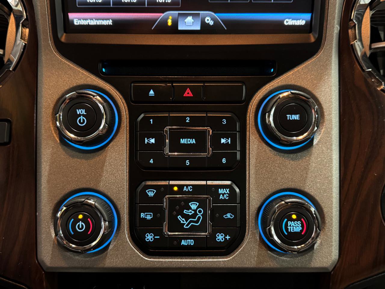 Used 2014 Ford F250 Lariat w/ Lariat Ultimate Package image 27