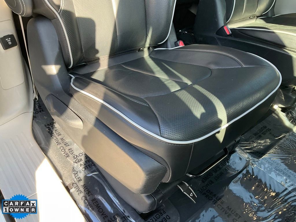 Used 2022 Chrysler Pacifica Limited w/ Uconnect Theater Family Group image 54