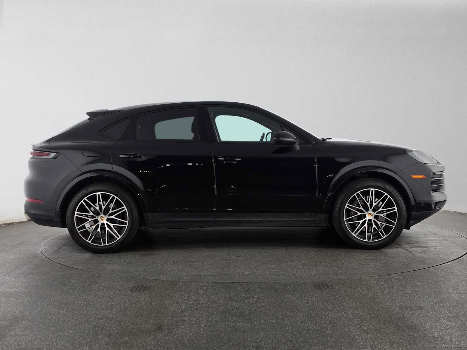 Used 2024 Porsche Cayenne Coupe AWD/4WD image 6