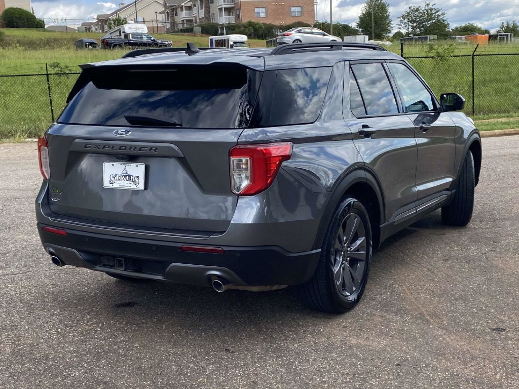 Used 2023 Ford Explorer XLT w/ Equipment Group 202A RWD image 9