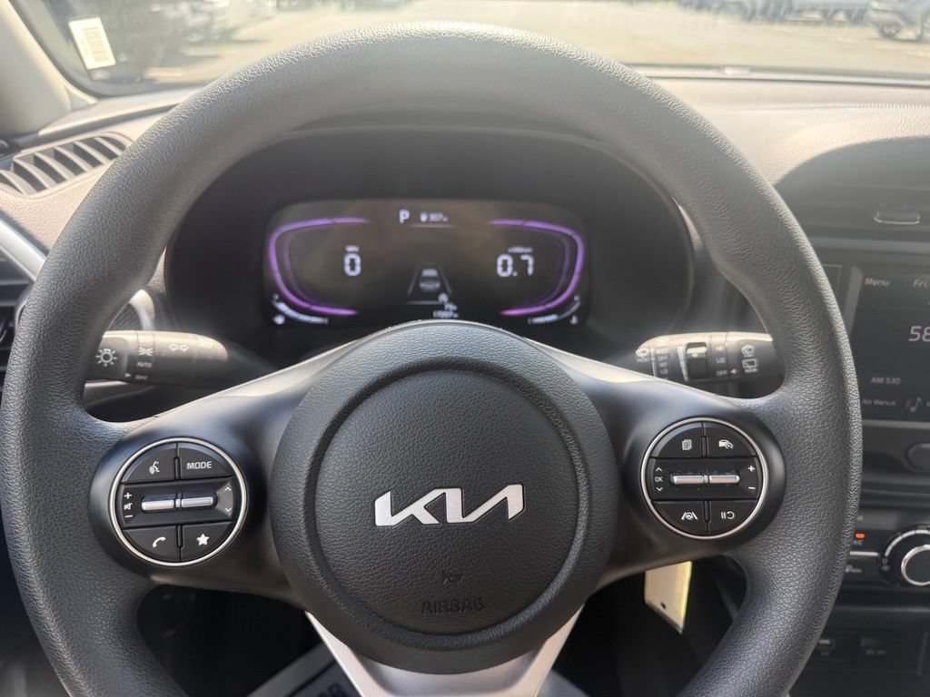 Used 2025 Kia Soul LX w/ LX Technology Package FWD image 24