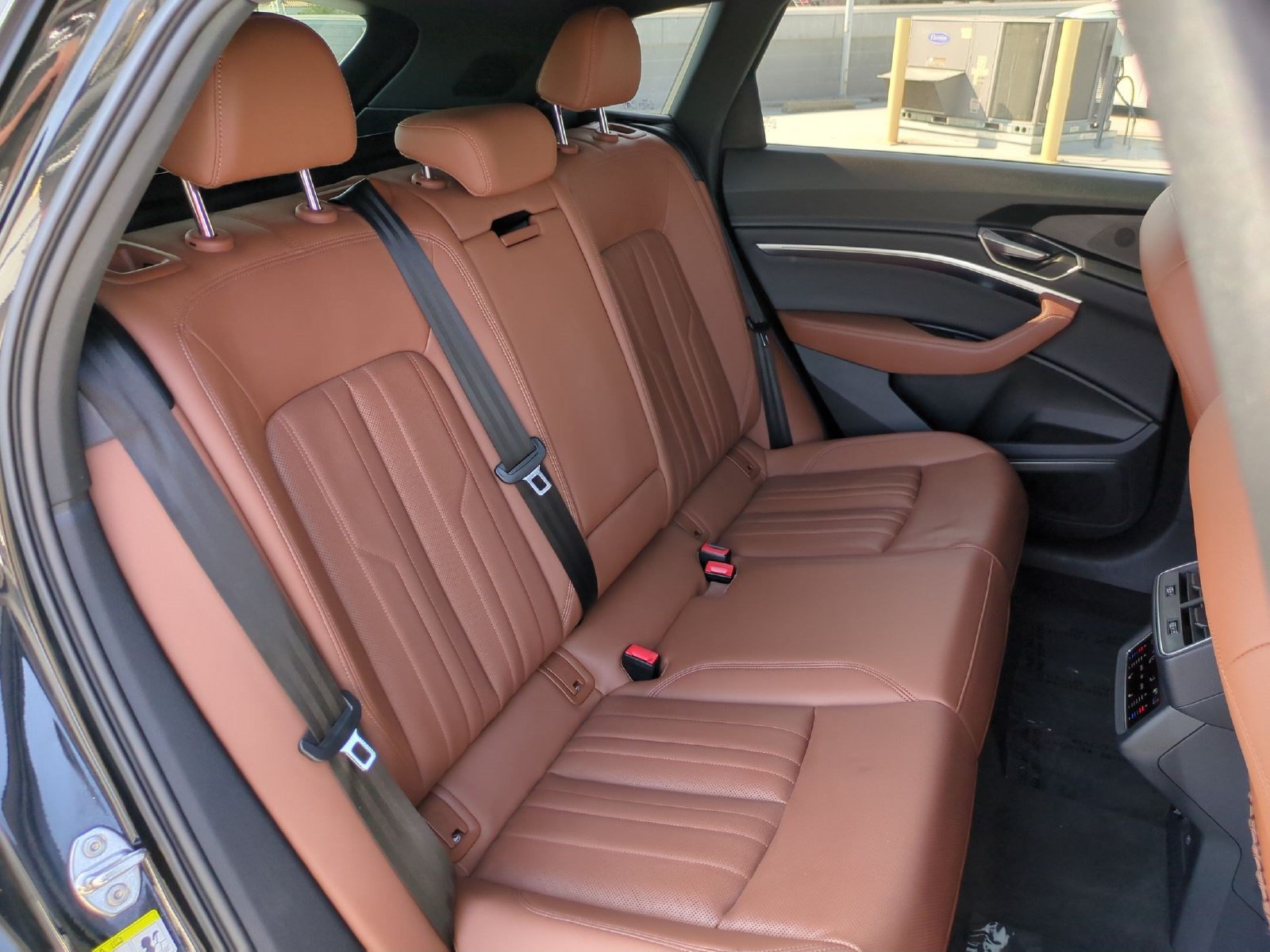 Used 2024 Audi Q8 e-tron Premium Plus w/ Premium Plus Package AWD/4WD image 28