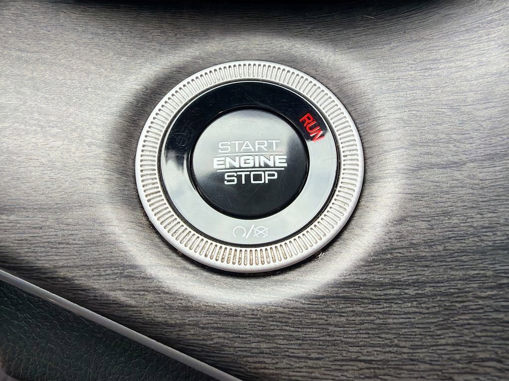 Used 2024 Jeep Grand Cherokee L Limited w/ Luxury Tech Group II image 39