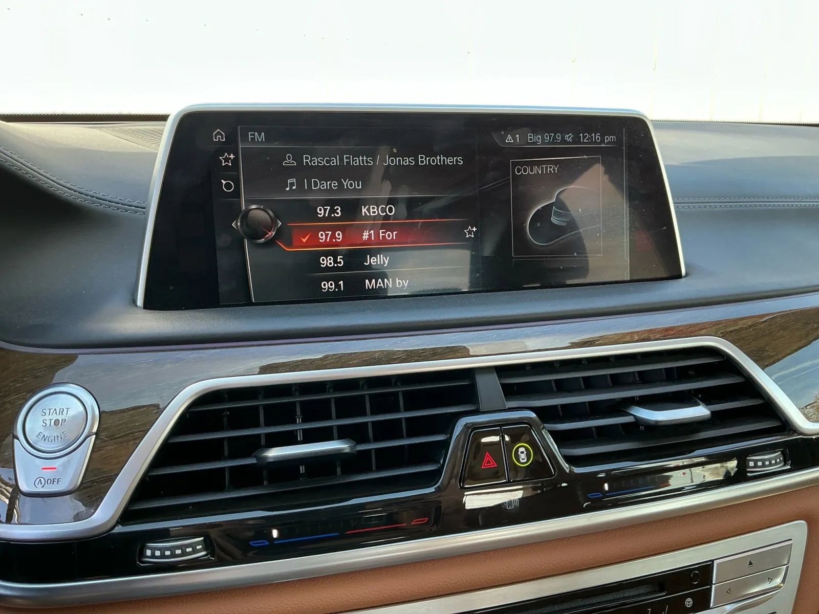 Used 2016 BMW 750i xDrive image 29