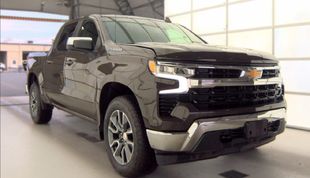 Used 2023 Chevrolet Silverado 1500 LT AWD/4WD image 4