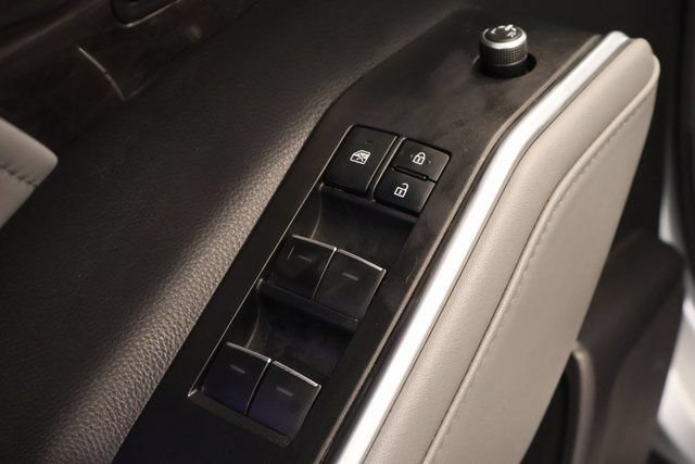 Used 2021 Toyota Highlander Platinum AWD/4WD image 11