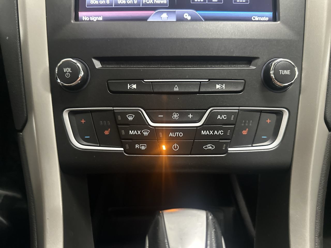 Used 2016 Ford Fusion SE w/ Equipment Group 202A FWD image 37