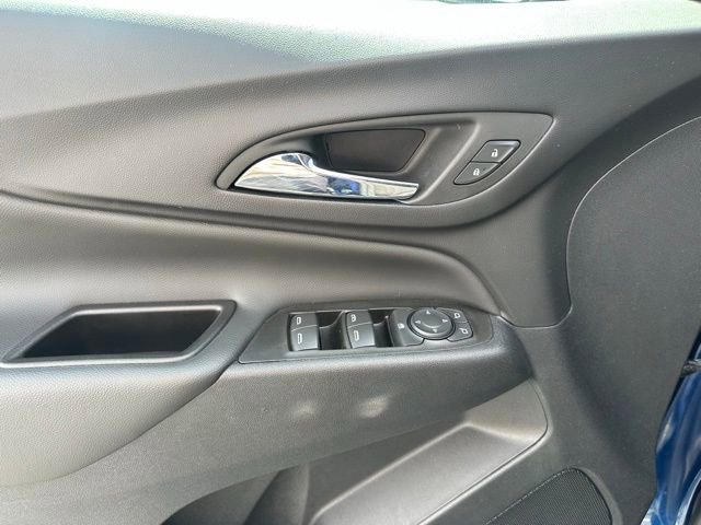 Used 2022 Chevrolet Equinox LT w/ LPO, Cargo Package AWD/4WD image 3