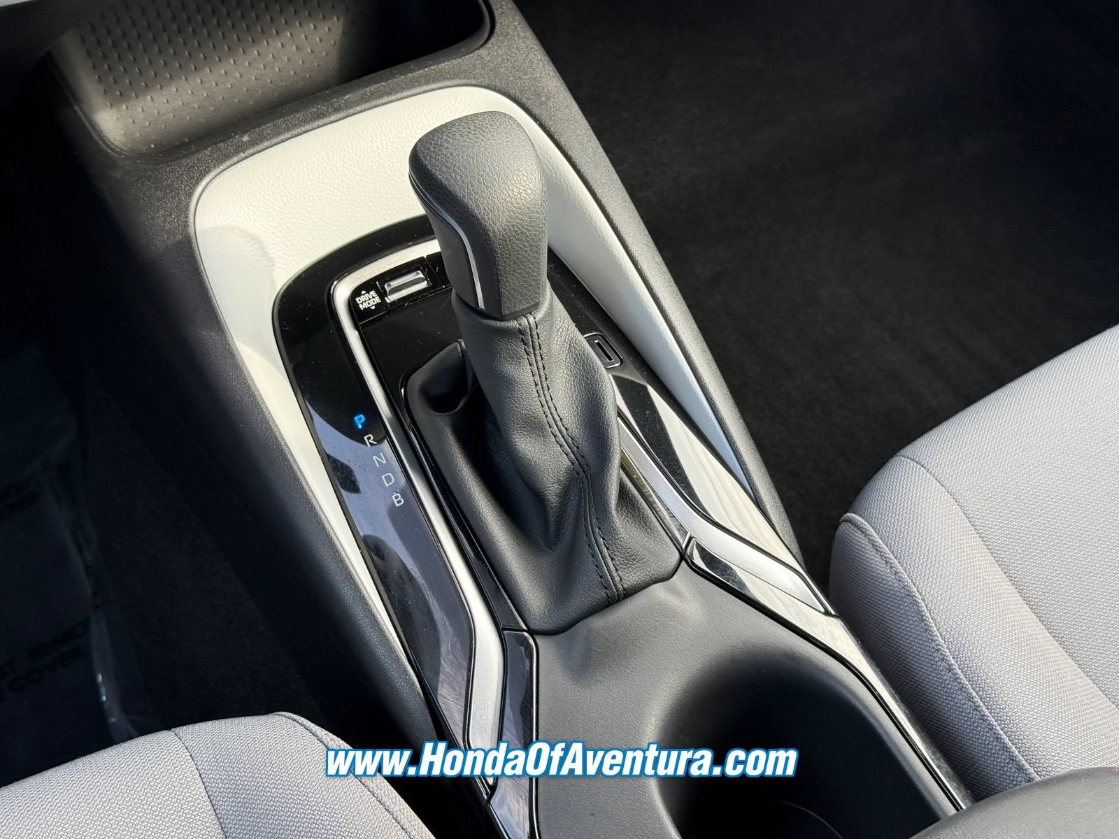 Used 2025 Toyota Corolla SE FWD image 17