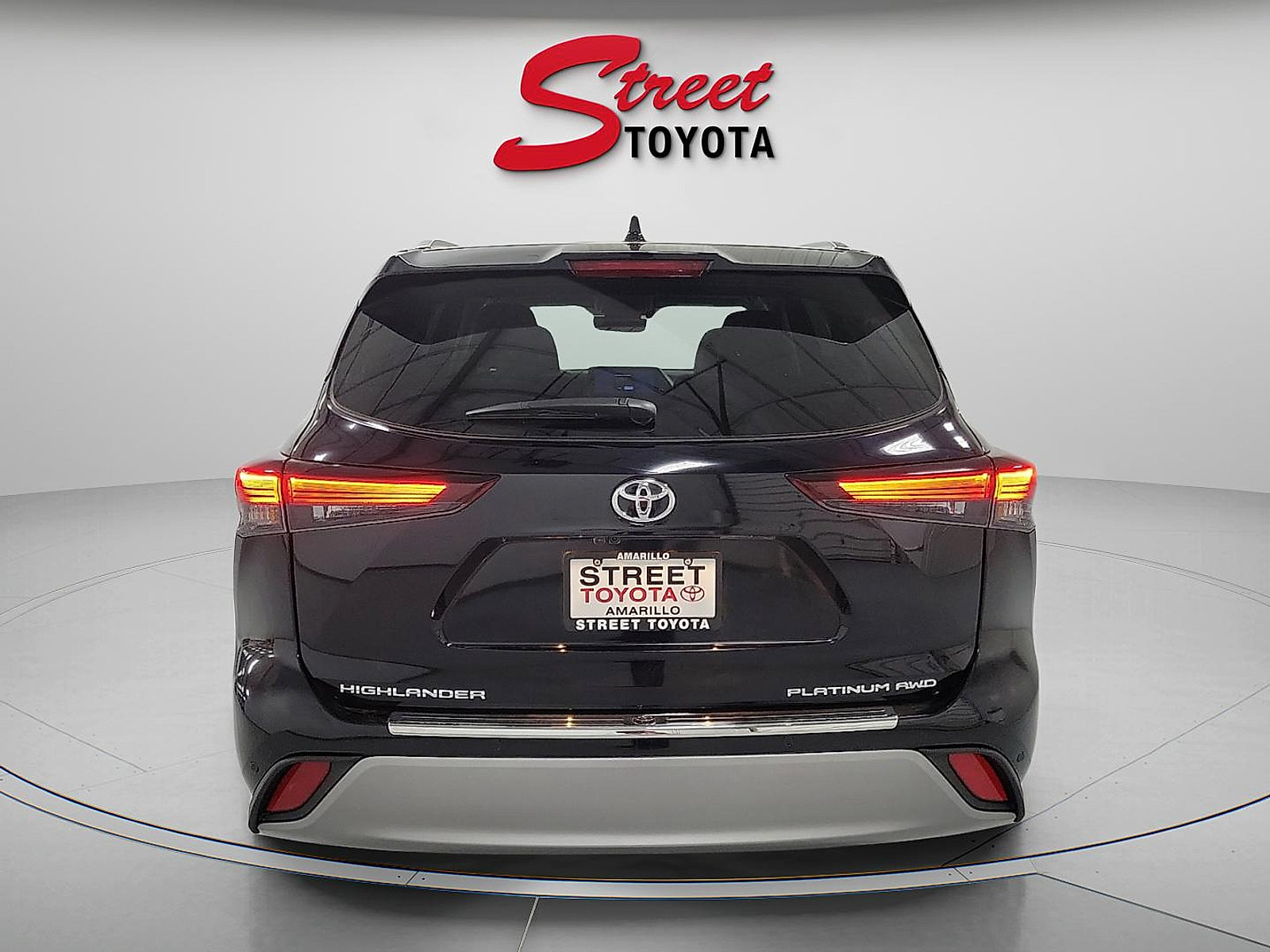 Certified 2026 Toyota Highlander Platinum AWD/4WD image 3