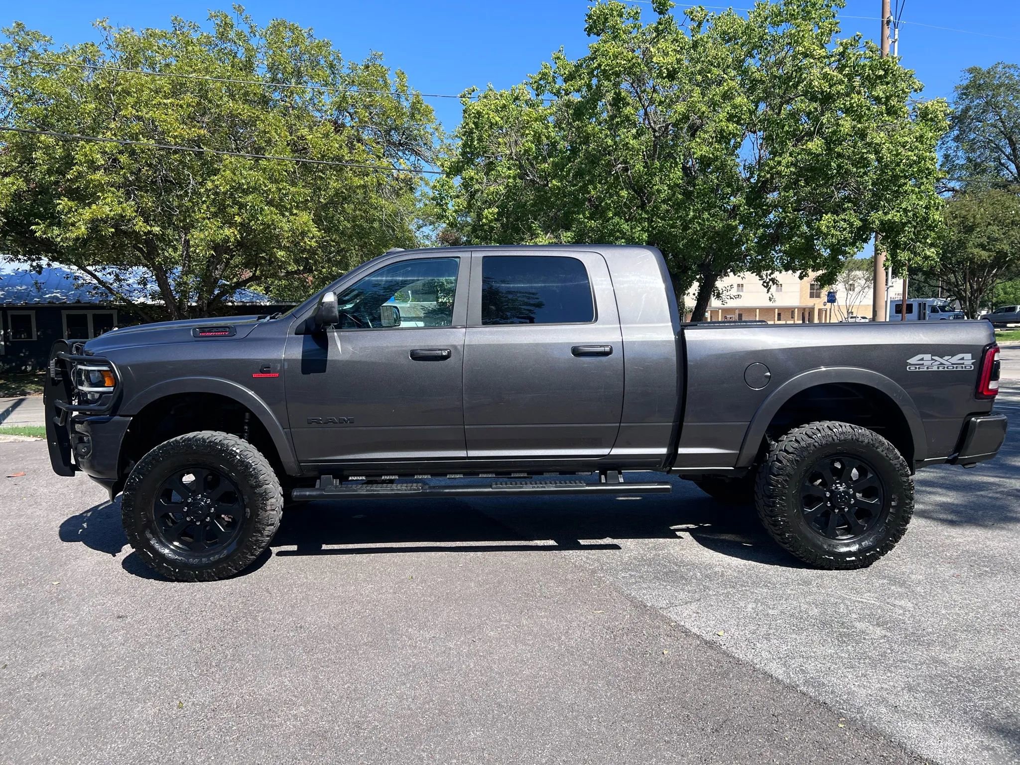 Used 2021 RAM 2500 Laramie w/ Night Edition image 8