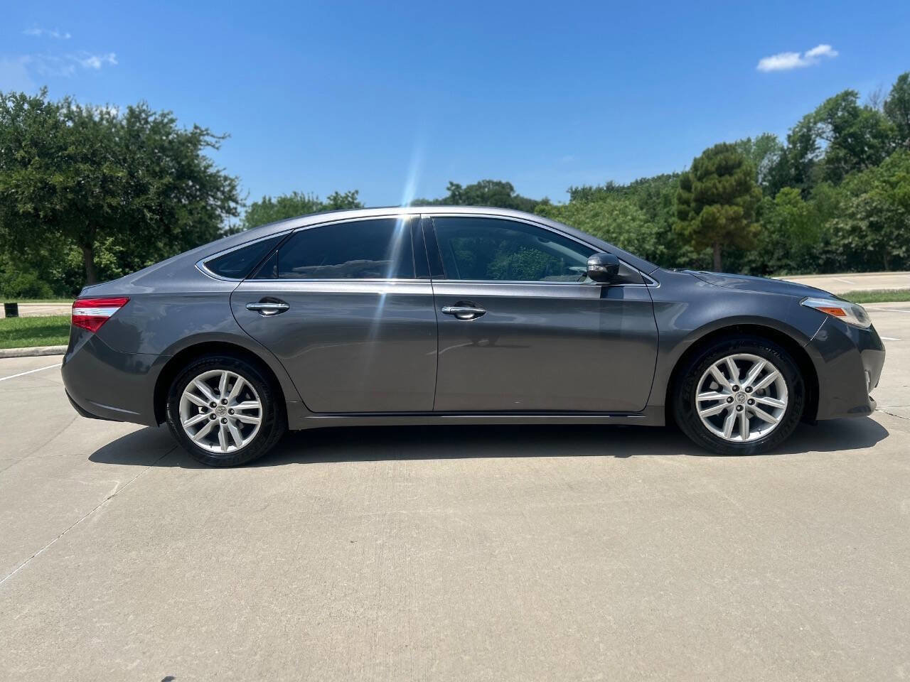 Used 2014 Toyota Avalon XLE Premium FWD image 5