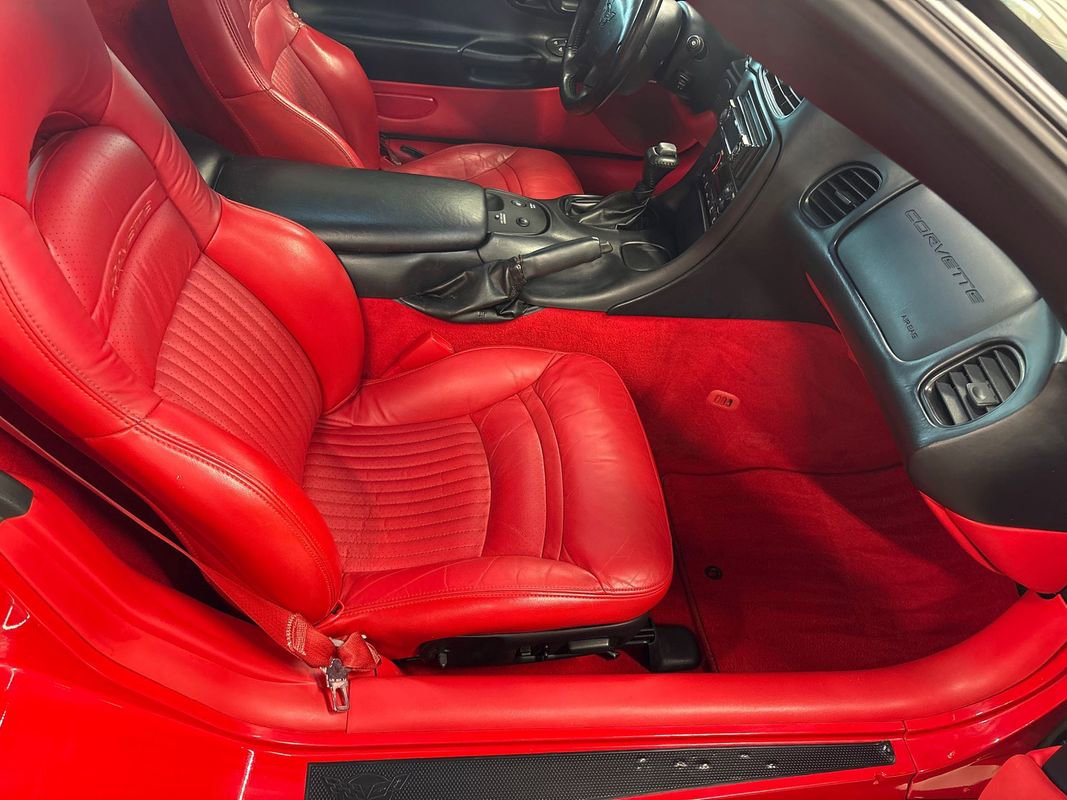 Used 2004 Chevrolet Corvette Coupe w/ Roof Package image 48