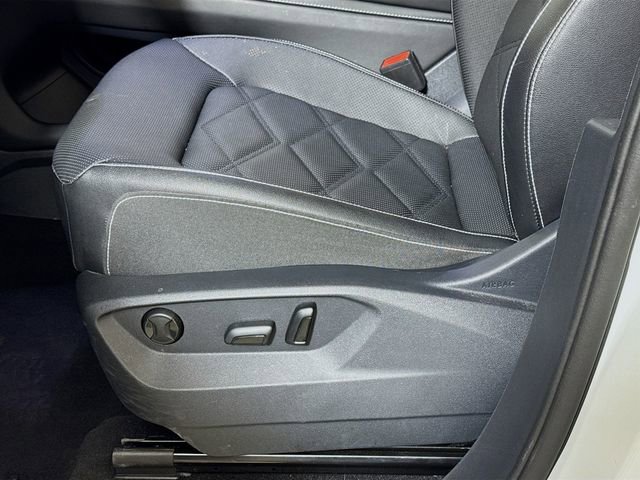 Used 2025 Volkswagen Atlas SE FWD image 17