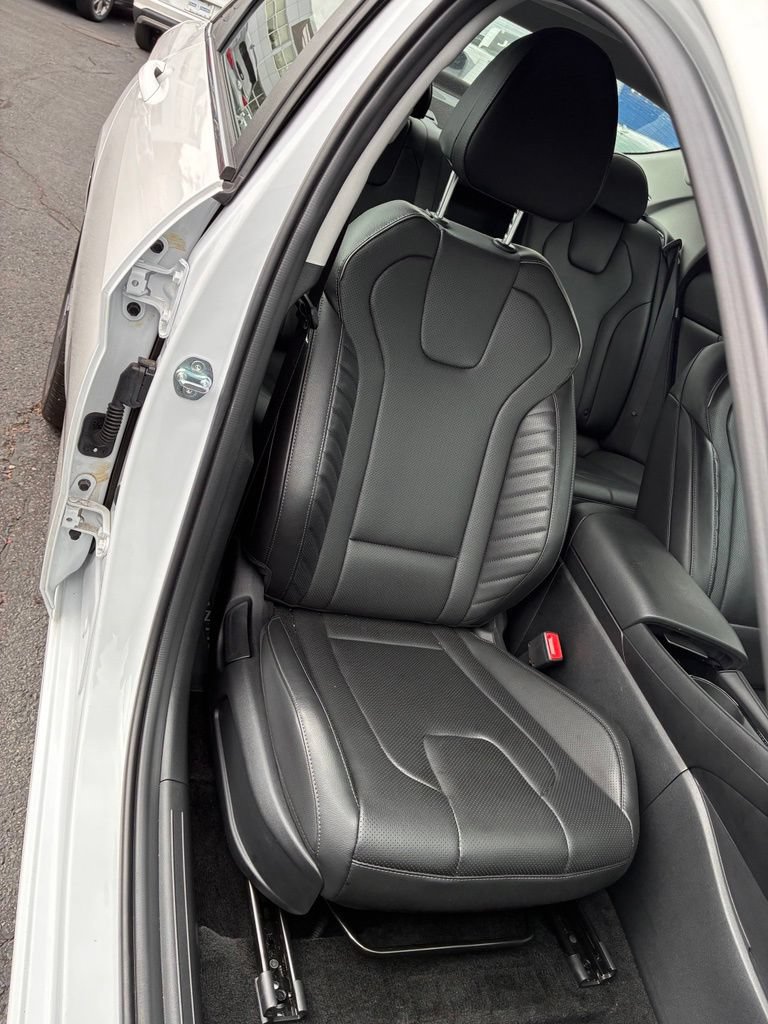 Used 2025 Hyundai Elantra Limited FWD image 18