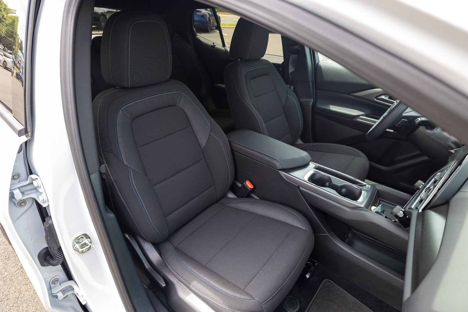 New 2026 Chevrolet Equinox EV LT FWD image 49