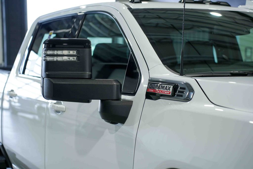 Used 2026 GMC Sierra 2500 AT4 image 9