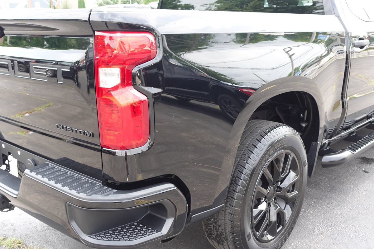 Used 2024 Chevrolet Silverado 1500 Custom w/ LPO, Dark Essentials Package AWD/4WD image 11