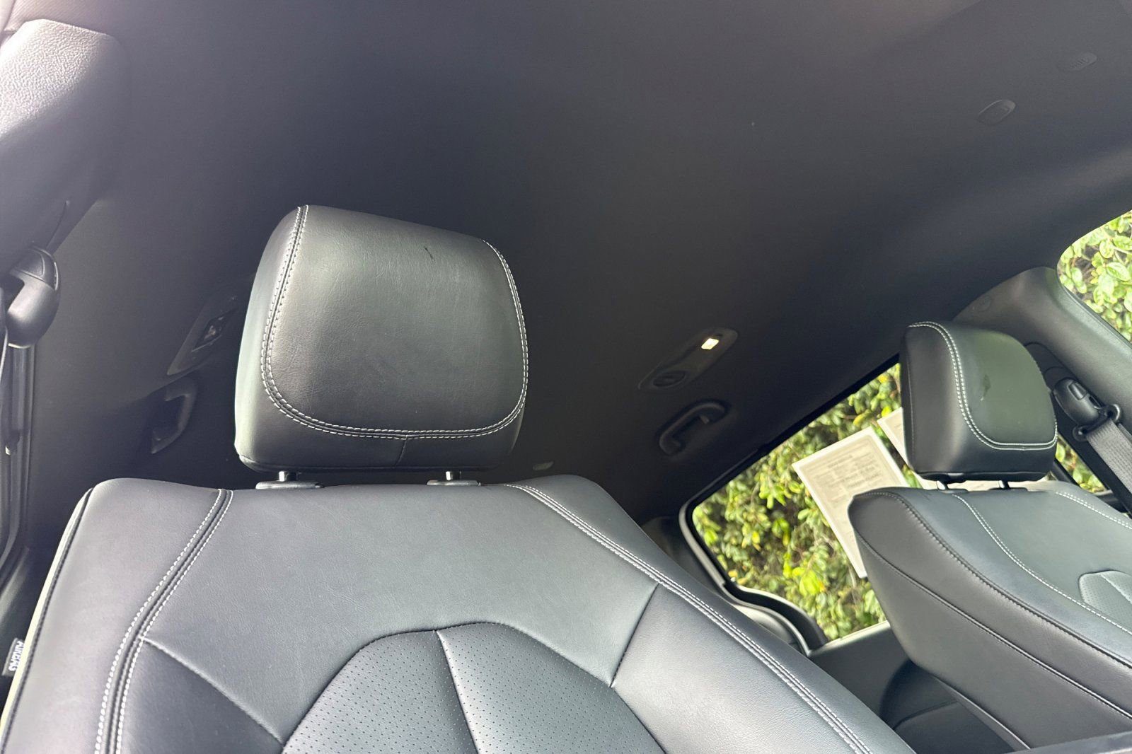 Used 2025 Chrysler Voyager LX image 17