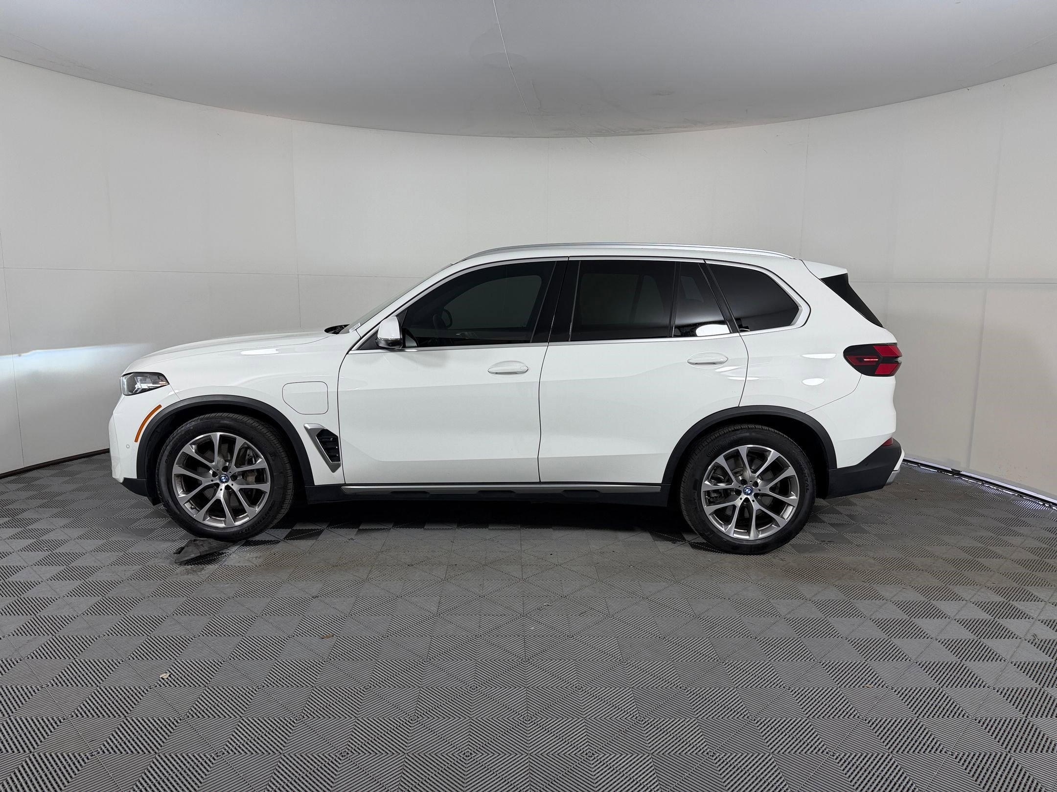 Certified 2024 BMW X5 xDrive50e w/ Parking Assistance Package image 2