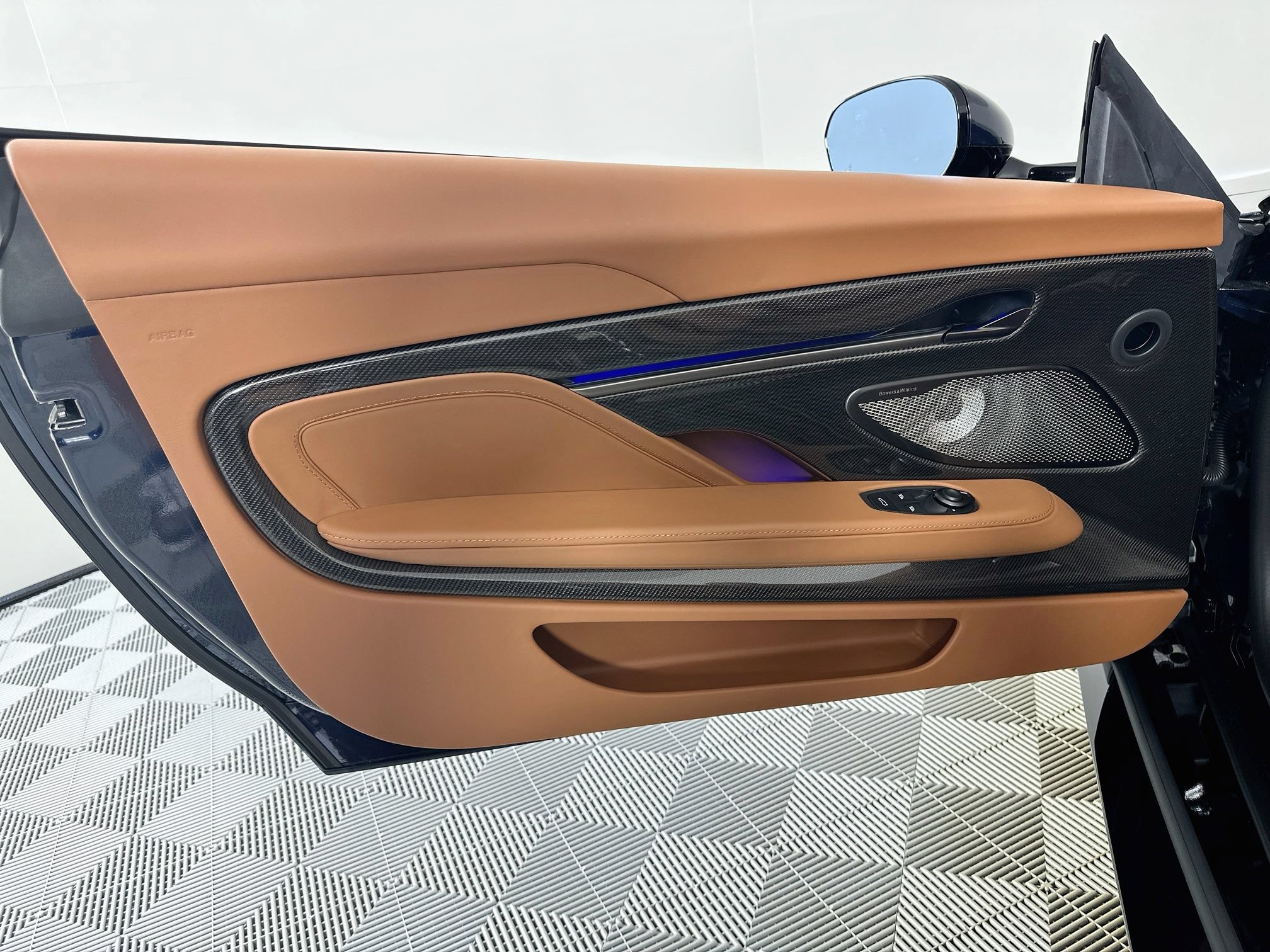 New 2026 Aston Martin Vanquish Convertible RWD image 14