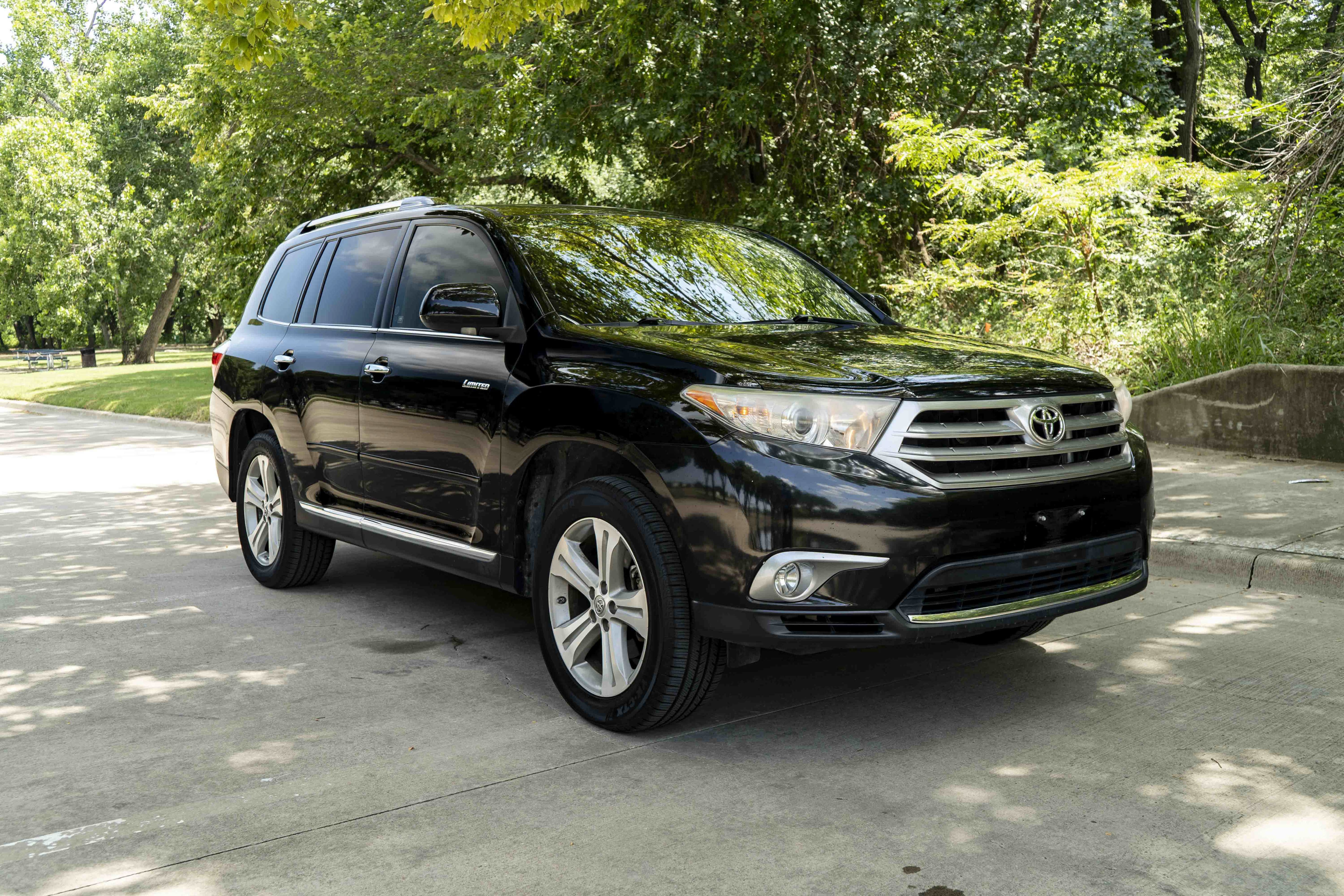 Used 2012 Toyota Highlander Limited FWD image 2