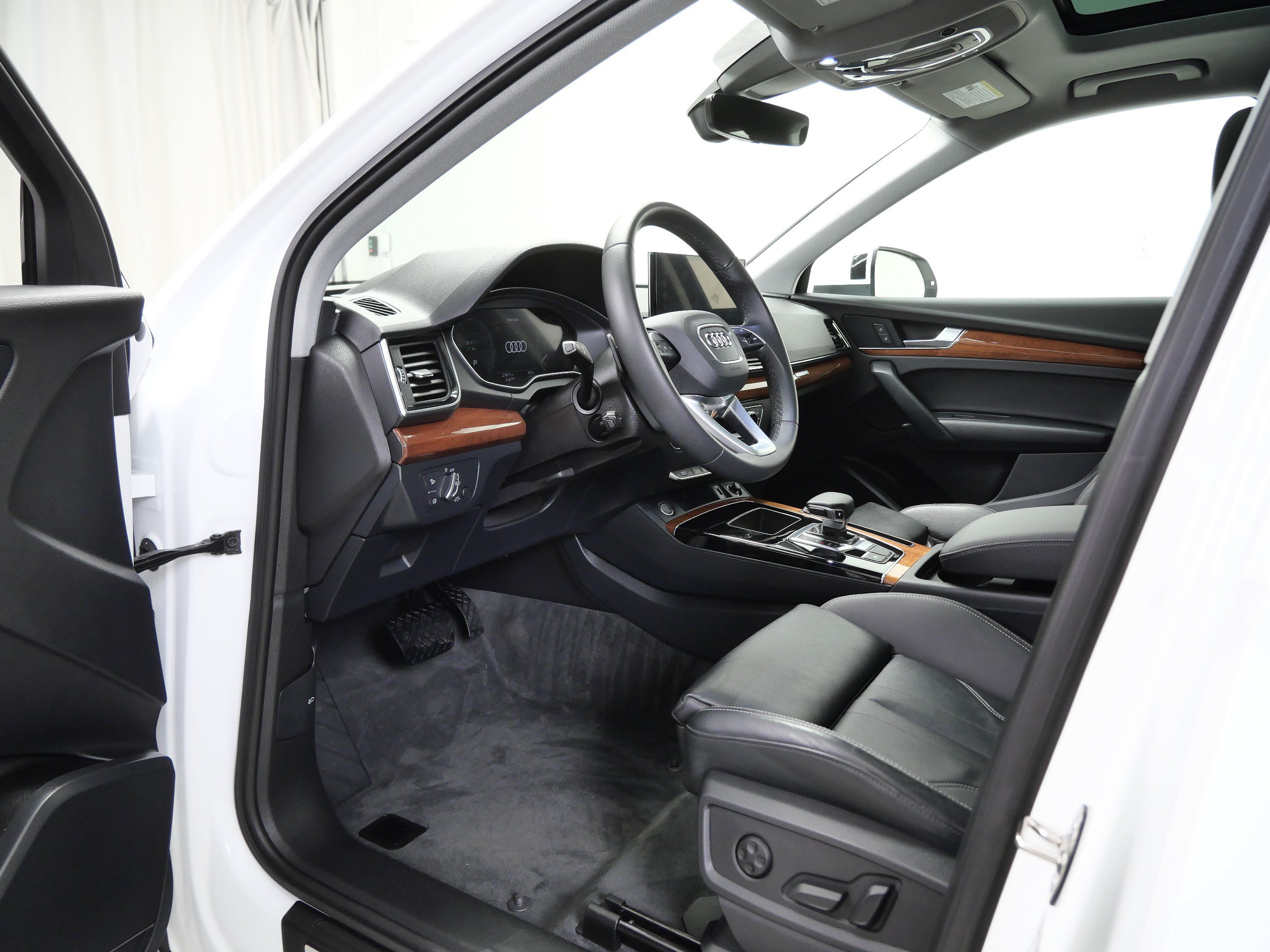 Used 2023 Audi Q5 e Premium w/ Convenience Package AWD/4WD image 14